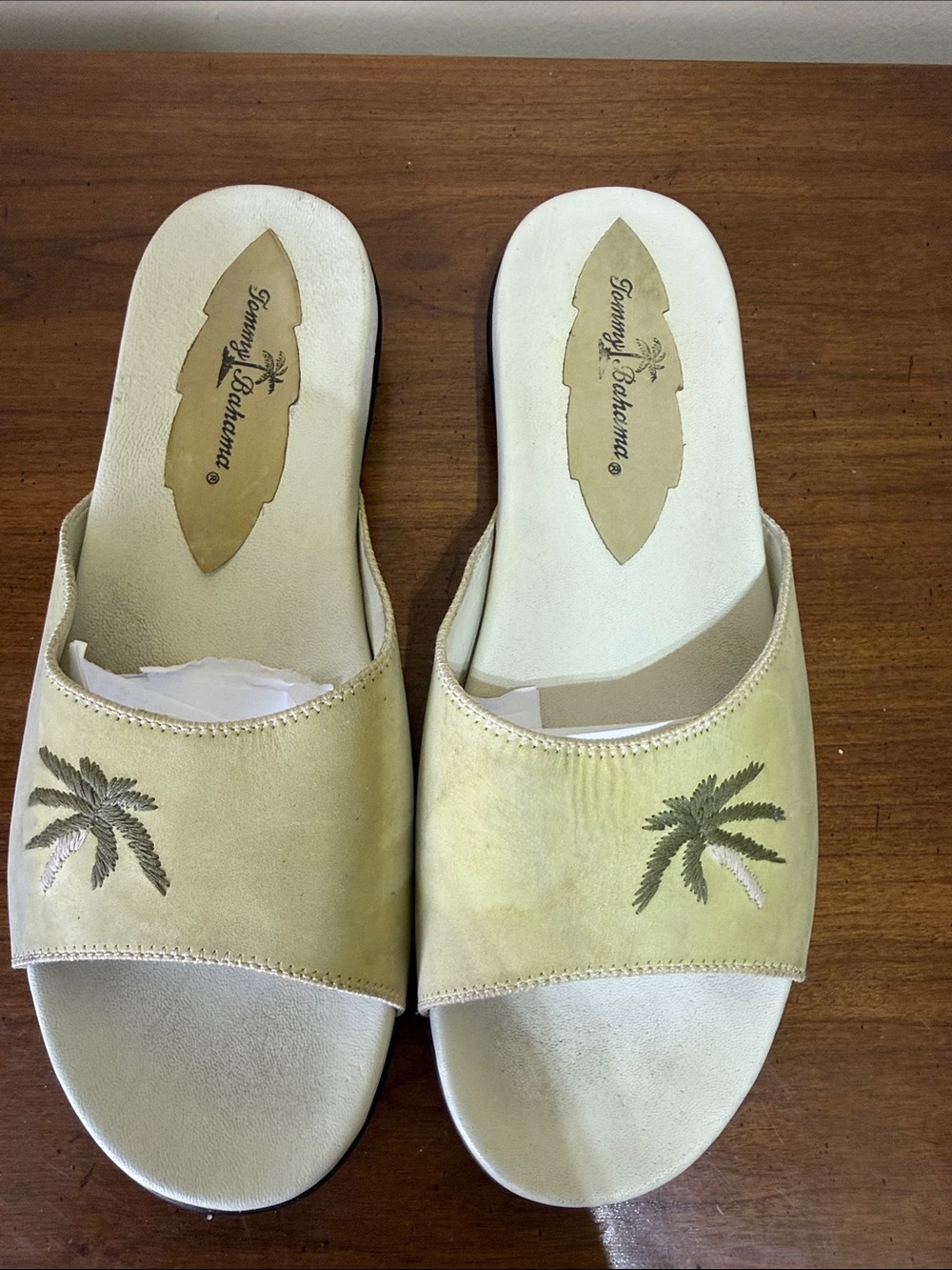 Tommy Bahama Women's Cream Slide Sandals with Olive Palm Embroidery